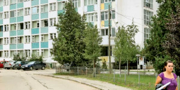 Bucureşti: Cazare la cămin cu sex, şpagă şi menaj