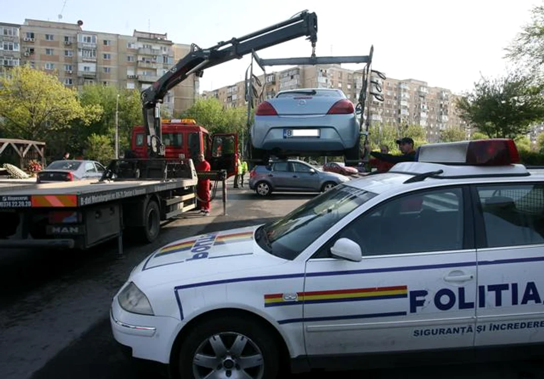 Autovehiculele vor fi ridicate doar dacă blochează accesul în spitale sau instituţii publice