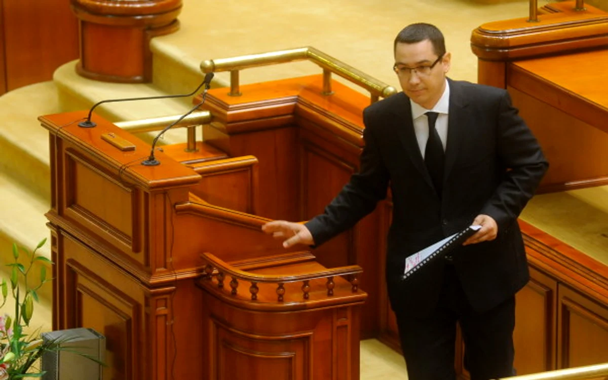 Ponta a ieșit din Plen atunci s-au citit motivele moțiunii, declarând că aceasta nu va trece
