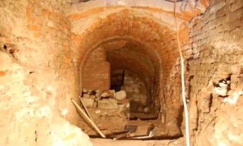 Bucăți din catedrala gotică a Cetății Oradea, descoperite în timpul unor săpături jpeg