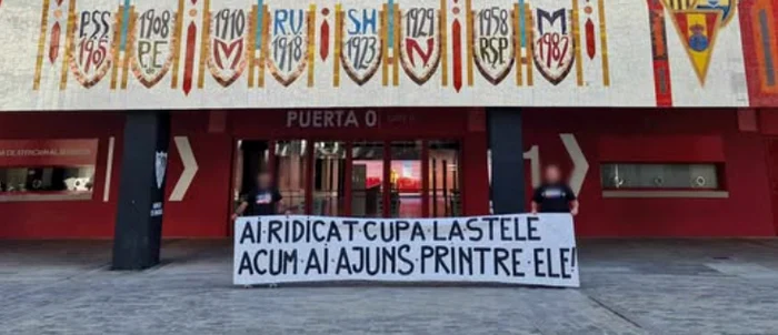 Mesajul așfiat în fața arenei din Sevilla. Foto Instagram
