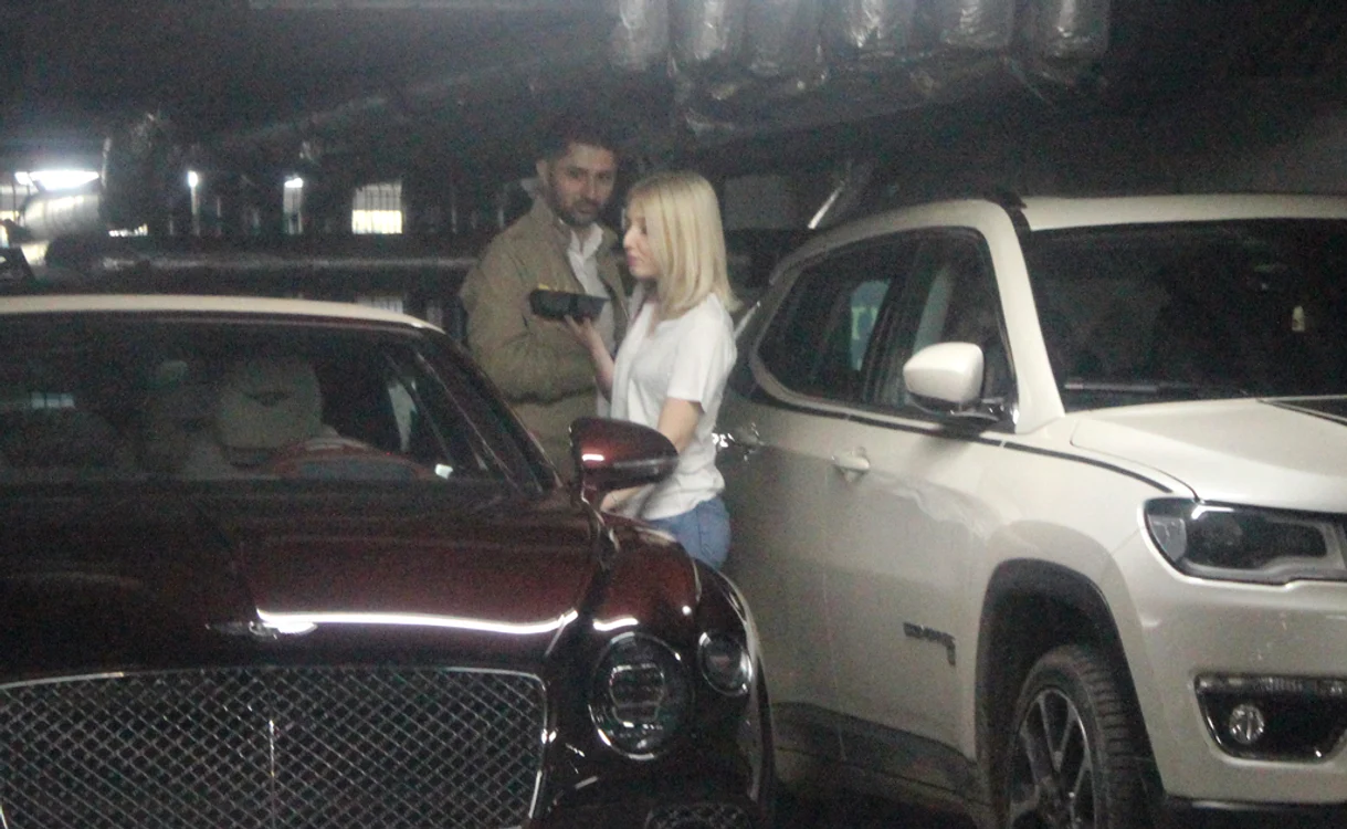 Fiica lui Becali întoarce capetele bărbaţilor când se urcă în Bentley-ul ei