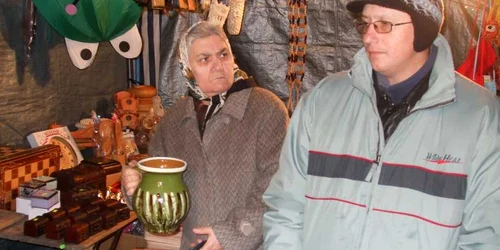Râmnicu Vâlcea: Cumpărătorii preferă chinezăriie în locul ceremicii consacrate 