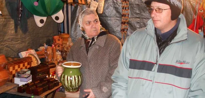 Râmnicu Vâlcea: Cumpărătorii preferă chinezăriie în locul ceremicii consacrate 
