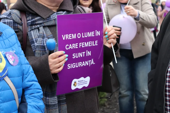 Imagine din timpul marșului organizat la Brașov FOTO Viviana Costan Moiseanu