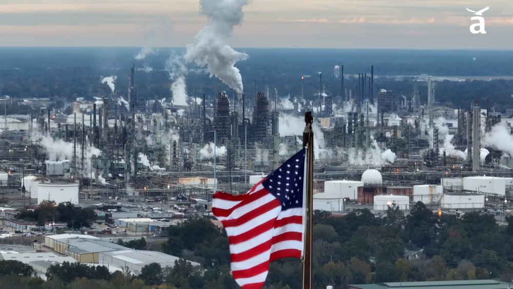 Giganții americani ExxonMobil și Chevron, profituri-record și în 2023