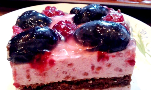 Prajitura cu zmeura si struguri jpeg