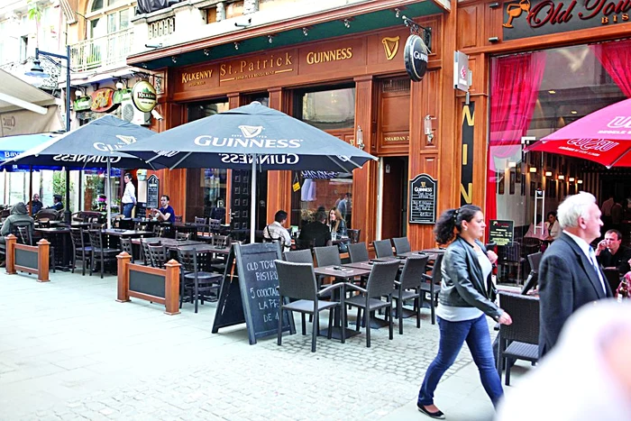 Notele Click! Timp de servire: 8 Atmosferă: 10 Toaletă: 9 Mâncare: 8 Amabilitatea angajaţilor: 9 Preţuri: 7 Nota finală: 8,5