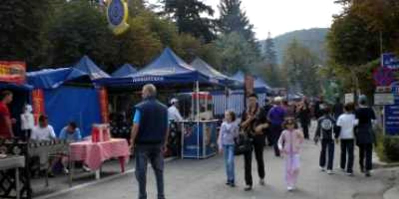Ploieşti: Sinaia Forever s-a deschis cu focuri de artificii şi parada maşinilor de epocă