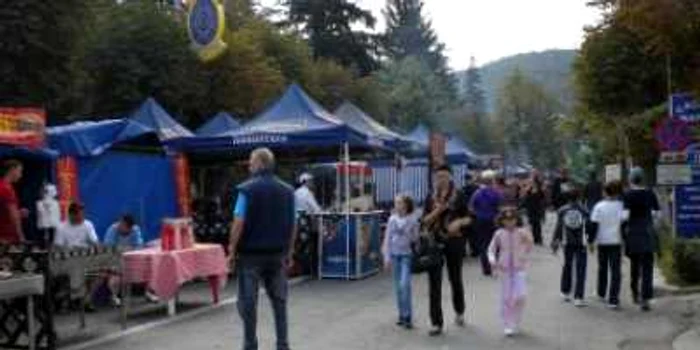 Ploieşti: Sinaia Forever s-a deschis cu focuri de artificii şi parada maşinilor de epocă