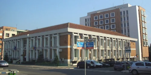 Aministratorul public al muncipalităţii trebuie să aibă experienţă 3 ani în funcţii de conducere