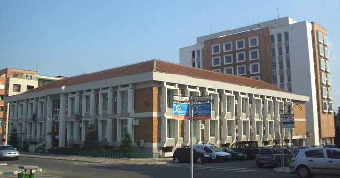 Aministratorul public al muncipalităţii trebuie să aibă experienţă 3 ani în funcţii de conducere