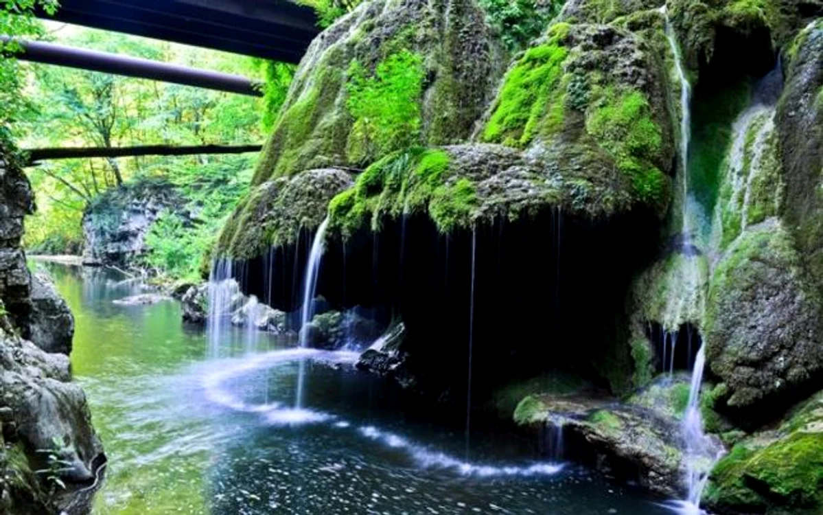 Cascada Bigăr, judeţul Caraş Severin FOTO momondo.ro