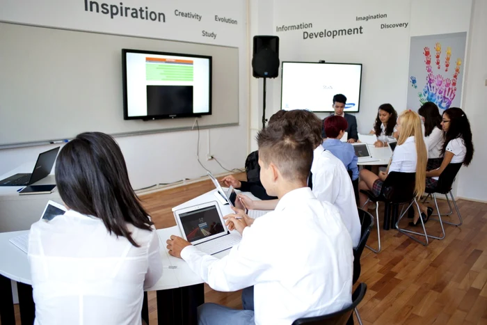 „Clasa inteligentă“ a Samsung a pornit azi la drum la „Kretzulescu“. FOTO Samsung