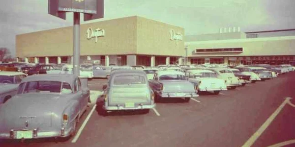 Mall-ul din Edina în anii 50