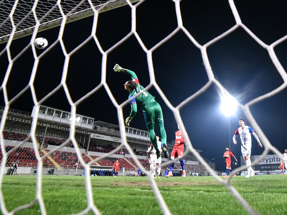 
    Octavian Popescu a marcat un gol spectaculosFoto: sportpictures.eu  