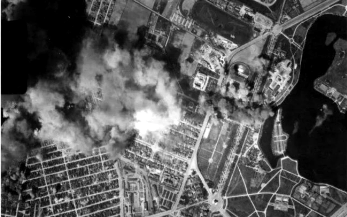 bucuresti imagini aeriene bombardamente 1944