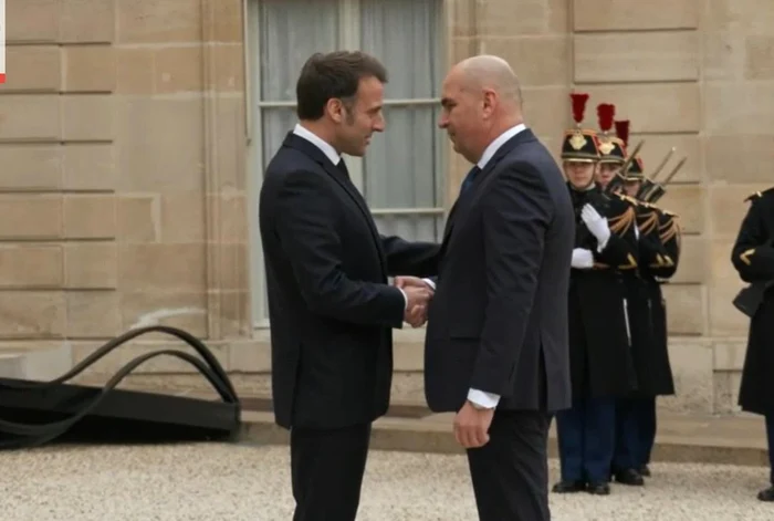 Emmanuel Macron și Ilie Bolojan Foto: AP