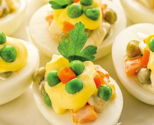 oua umplute cu salata de legume jpg