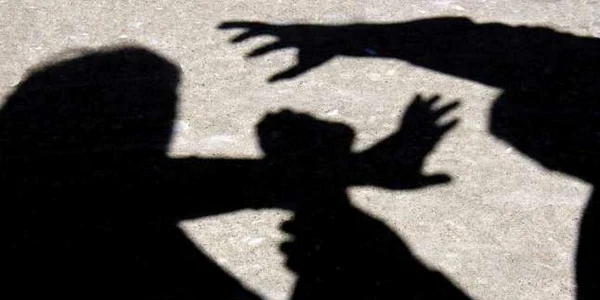 Un tânăr va fi sub supravegherea mamei timp de 6 luni după ce i-a distrus viaţa unei fete FOTO Adevărul