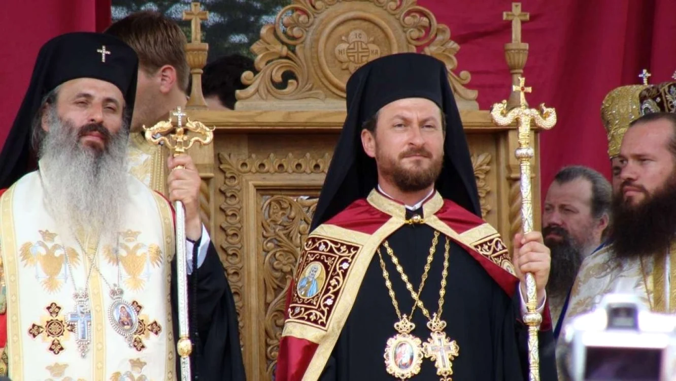 ÎPS Teofan, mitropolitul Moldovei şi Bucovinei, (foto stânga) nu a urmărit imaginile compromiţătoare cu episcopul de Huşi, Corneliu Bârlădeanu (foto dreapta) FOTO Doxologia.ro