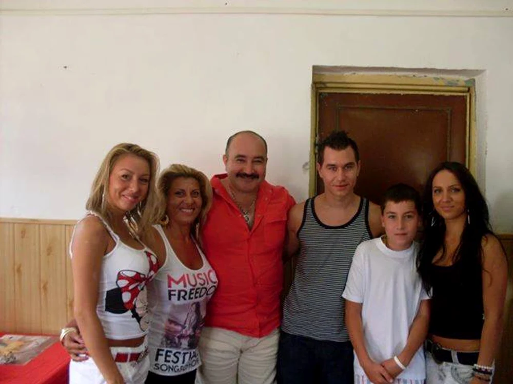 Nuţu Cămătaru este mândru de familia sa