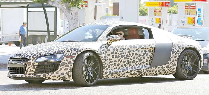 Maşina a fost vopsită manual