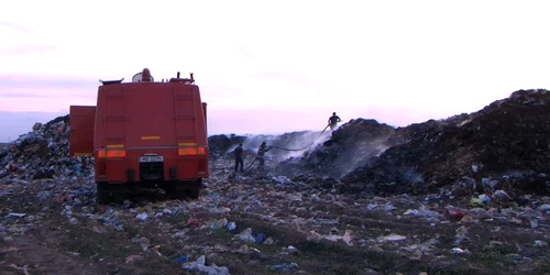 incendiu la groapa de gunoi din Alexandria