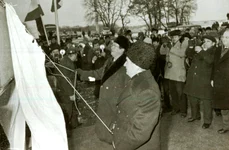 Iosip Broz Tito și Nicolae Ceaușescu inaugurează lucrările la hidrocentrala Porțile de Fier II, la 3 decembrie 1977 (© „Fototeca online a comunismului românesc”, cota: 213/1977)