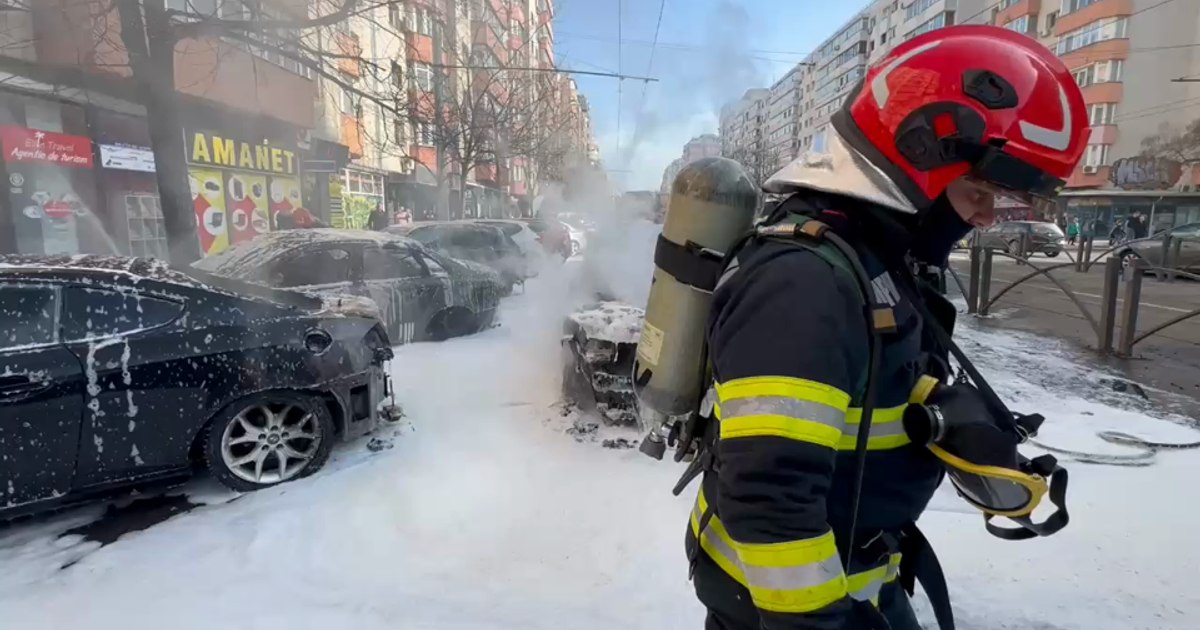 Incendiu pe Calea Moșilor: Cinci mașini afectate