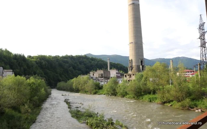 Râul Jiu, în Lupeni. ADEVĂRUL.