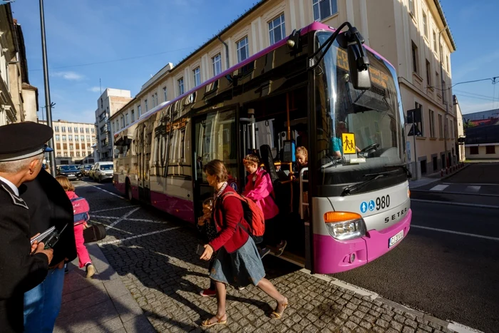 Autobuzele şcoare au reprezentat unul dintre cele mai de succes proiecte implementate la Cluj-Napoca prin bugetare participativă. FOTO: Primăria Cluj-Napoca.