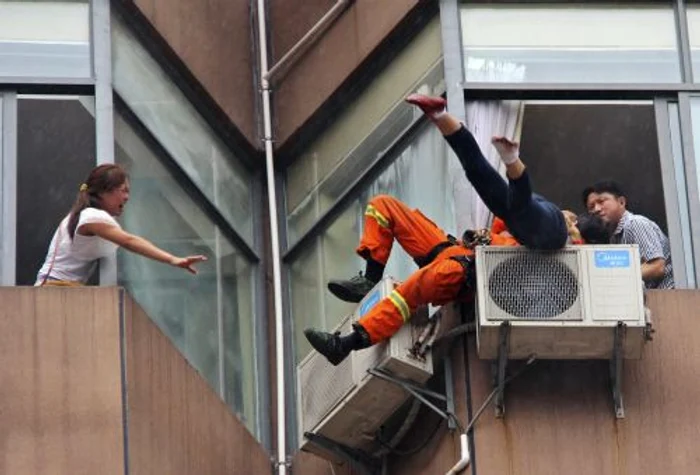 Femeia a vrut să se sinucidă (FOTO REUTERS)