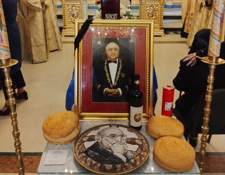 Scriitorul Dinu Sararu a fost înmormântat la Slătioara. „S-a îngropat în pământul lui, ăla din care răsar căprioarele”