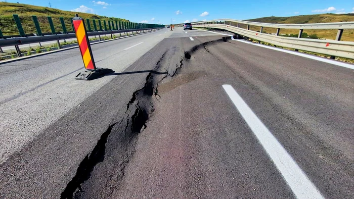 Autostrada s-a surpat pe o porțiune de drum
