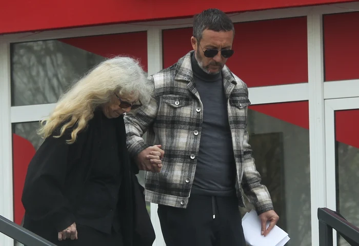 
    La un moment dat, Mihai Stoica și mama lui au trecut pe lângă o florăriefoto: Mihai Ionescu/Click!  