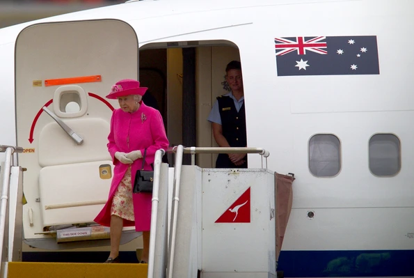 Regina Elisabeta a II-a, la sosirea în Australia, în 2011 (© Flickr / Commonwealth Secretariat)