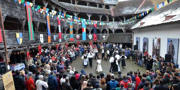 Festivalul a ajuns la a 20 a ediţie la Braşov