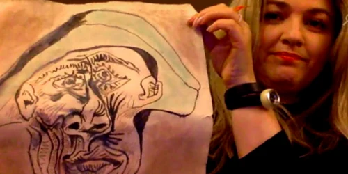 Mira Feticu arătând lucrarea de Picasso descoperită în pădure la Greci Sursa nos.nl
