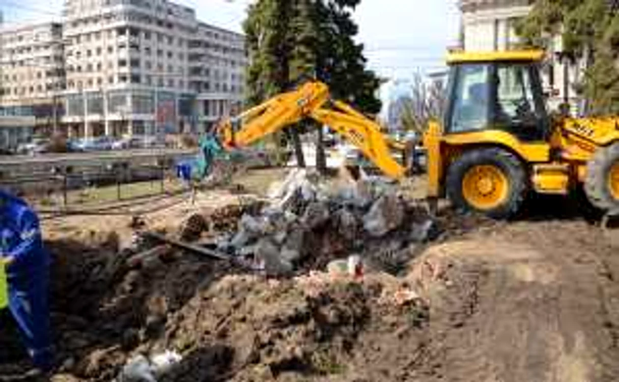 Grupul de monumente dedicat lui I.L. Caragiale va fi amplasat lângă pasajul pietonal din centrul Ploieştiului Foto: Alex Policală