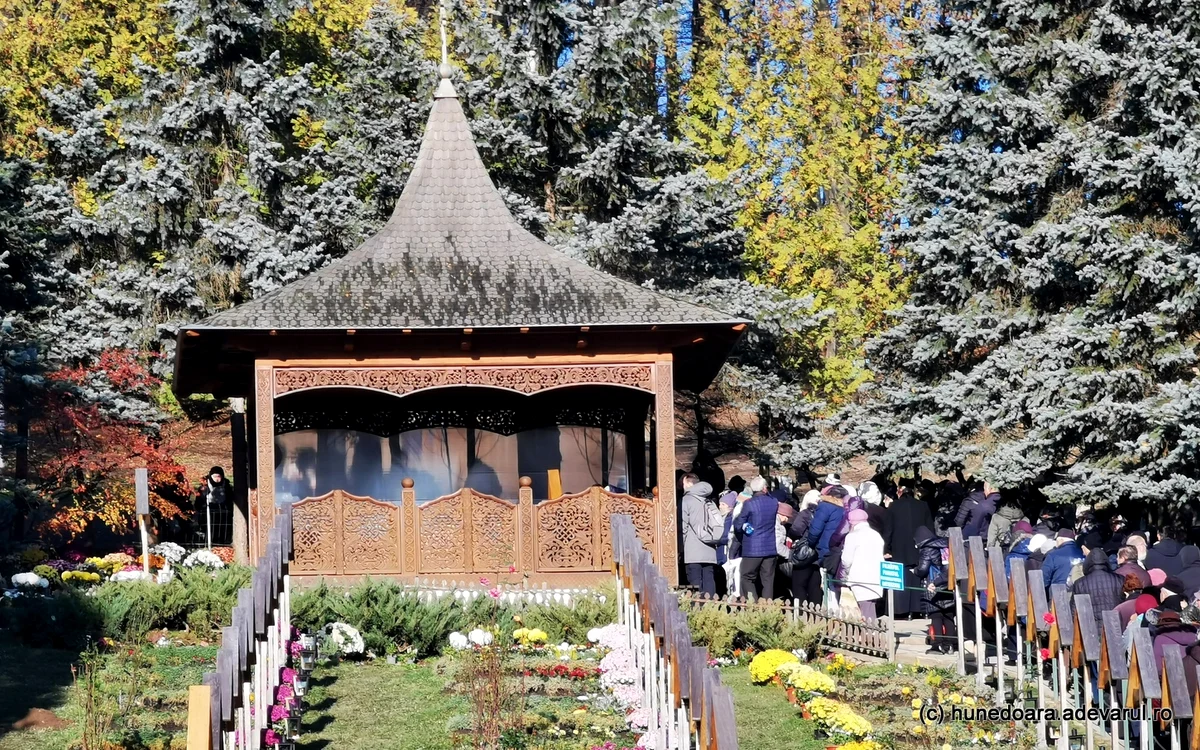 Mormântul lui Arsenie Boca. Foto: Daniel Guță