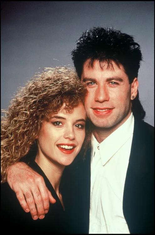 La un an după accidentul provocat de pistolul lui Sheen, Kelly Preston devenea soţia lui John Travolta. Aceasta a murit anul acesta de cancer la sân.