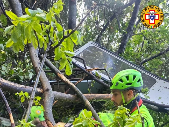 Telecabina căzută/FOTO: Corpul Național de Salvare Montană și Speologică (CNSAS)