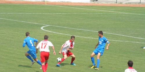 Jucătorii botoşăneni au căutat în permanenţă mingea