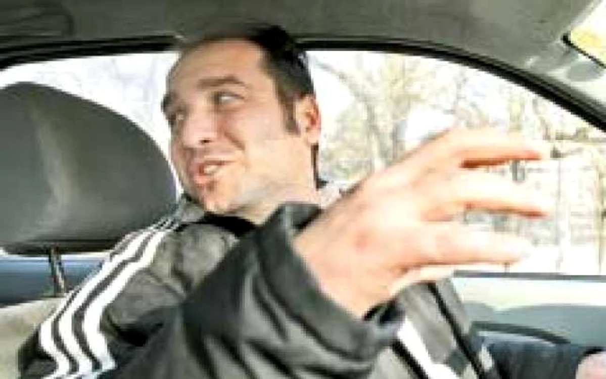 Florică, într-o ipostază clasică: gesticulând la volan