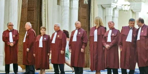 Membrii CCR au simţit pericolul ce li se pregăteşte
