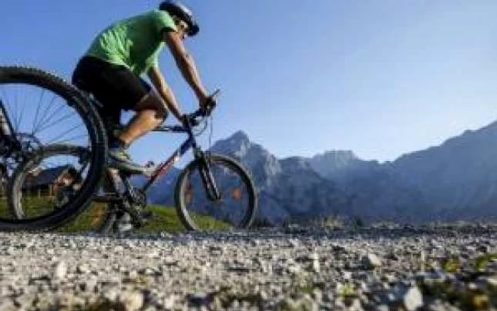 Mersul pe bicicletă este recomandat celor care vor să slăbească. FOTO: Reuters