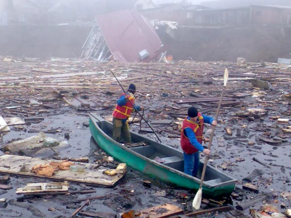 Catastrofa din 2010 a dus la formarea unui nou lac în apropiere de centrul oraşului. Foto Adevărul