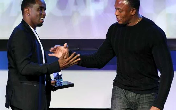 Dr. Dre (dreapta) şi Sean Diddy Combs sunt hip-hop-erii cu cele mai mai venituri în ultimul an FOTO Reuters