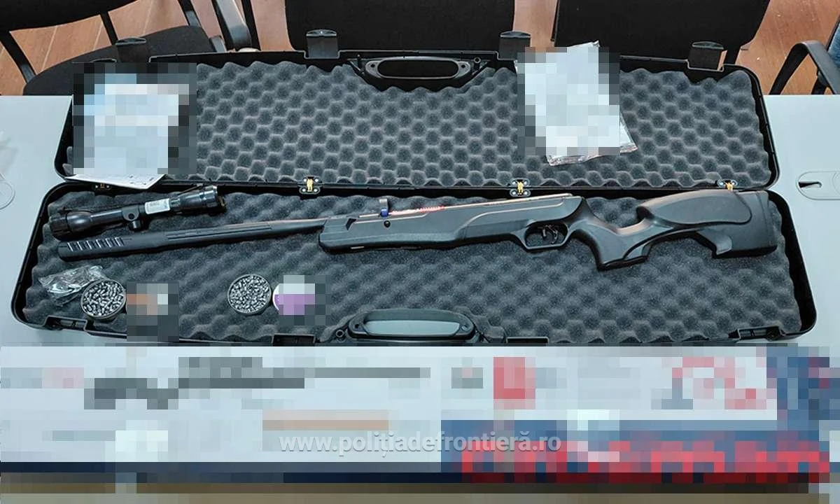 Arsenalul descoperit într-un colet venit din Cehia la Aeroportul Cluj-Napoca